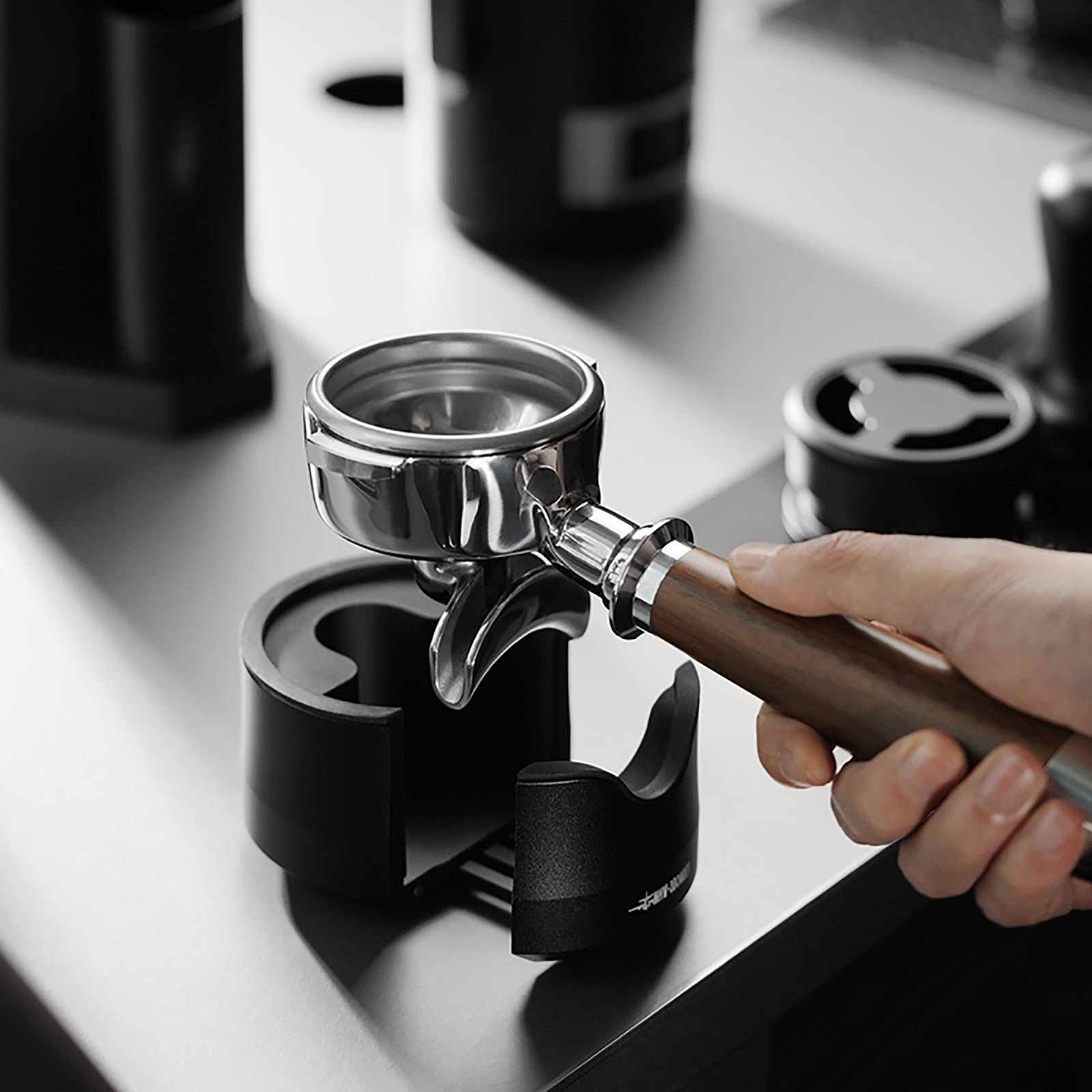 3 Bomber – Astra Collection Portafilter Holder 51-58mm Universal – espresso tool for precision brewing – أدوات باريستا اسبريسو – available in Kuwait
