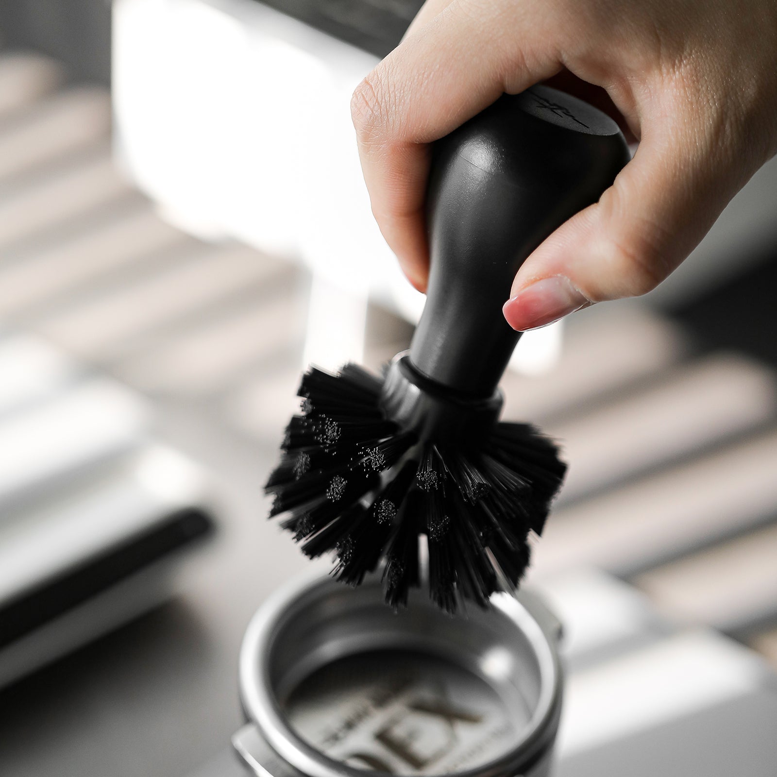3 Bomber – Portafilter Cleaning Brush – espresso tool for precision brewing – أدوات باريستا اسبريسو – available in Kuwait