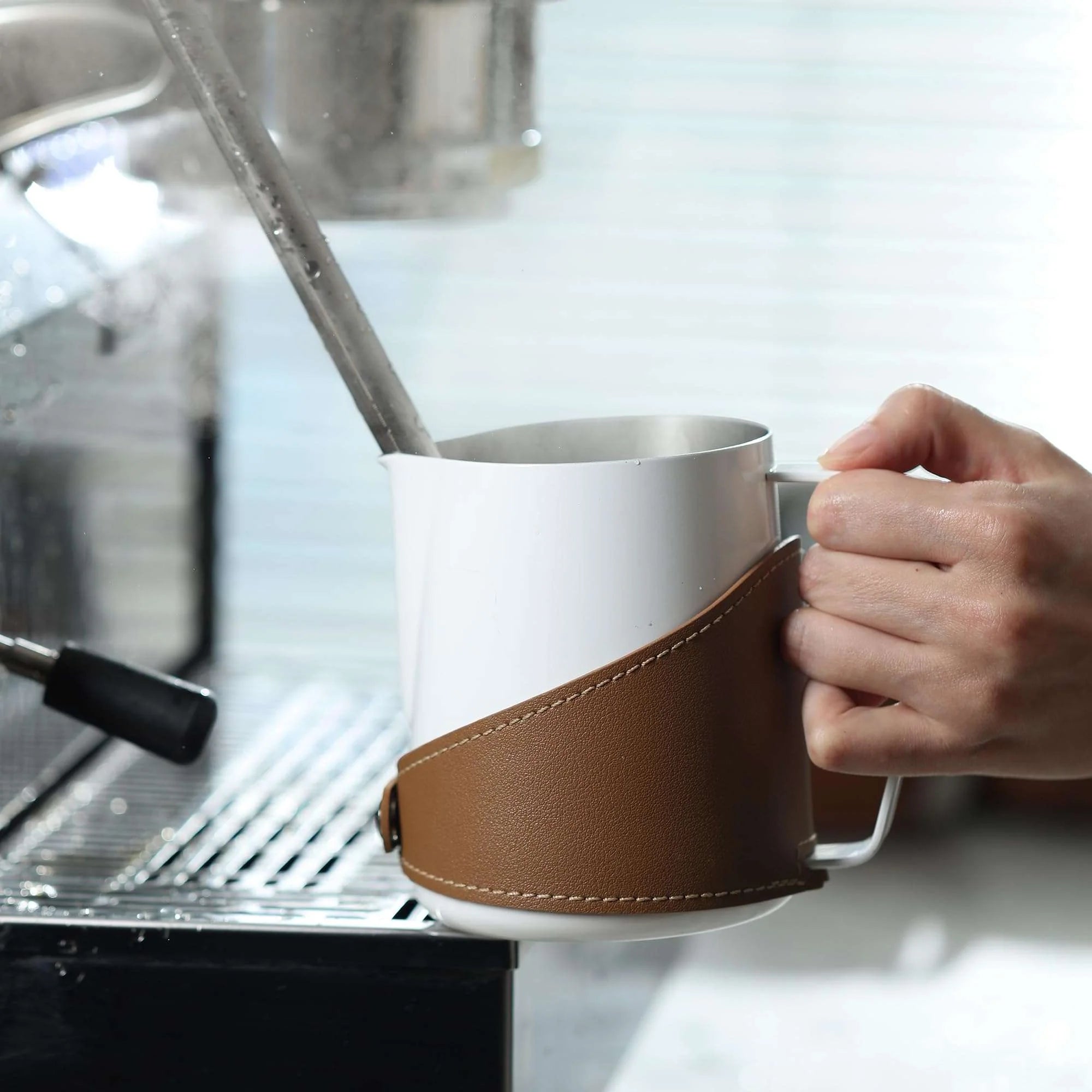 Hero – Pitcher 450ml white Hero  pitcher