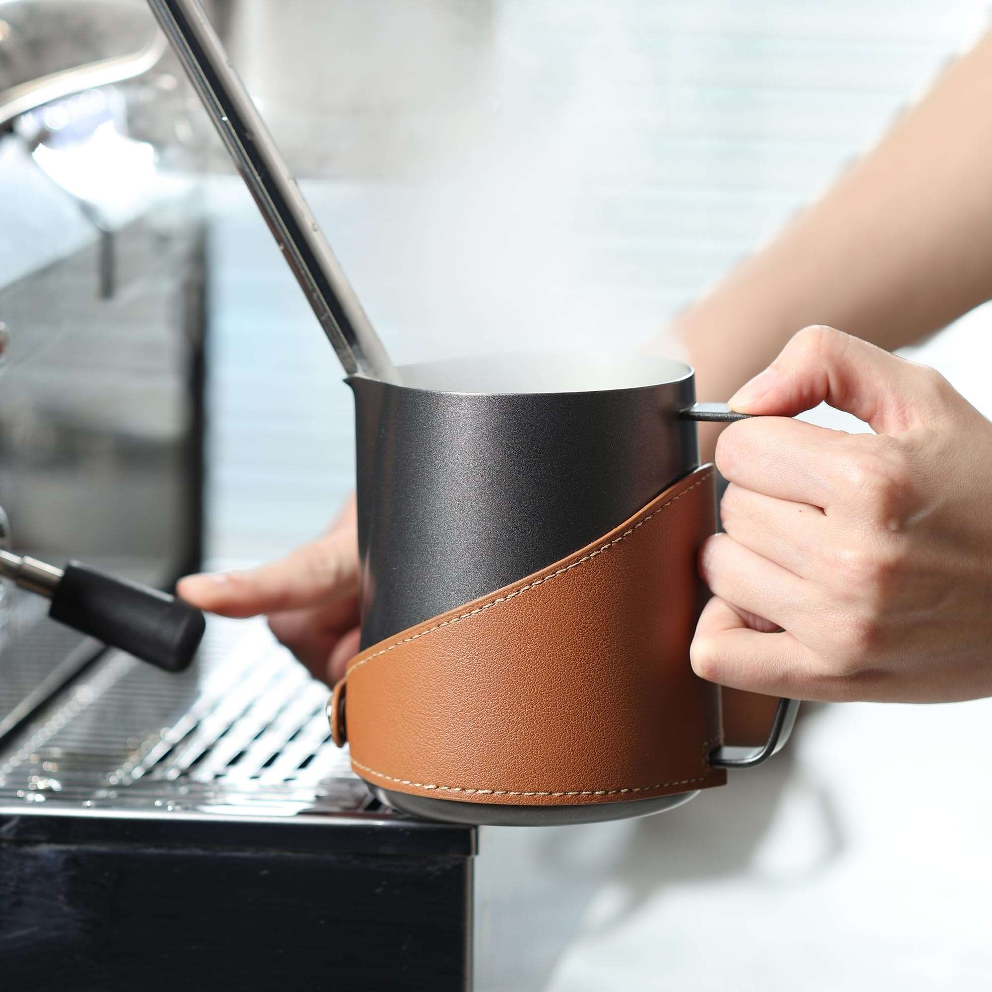 Hero – Pitcher 450ml Black Hero  pitcher